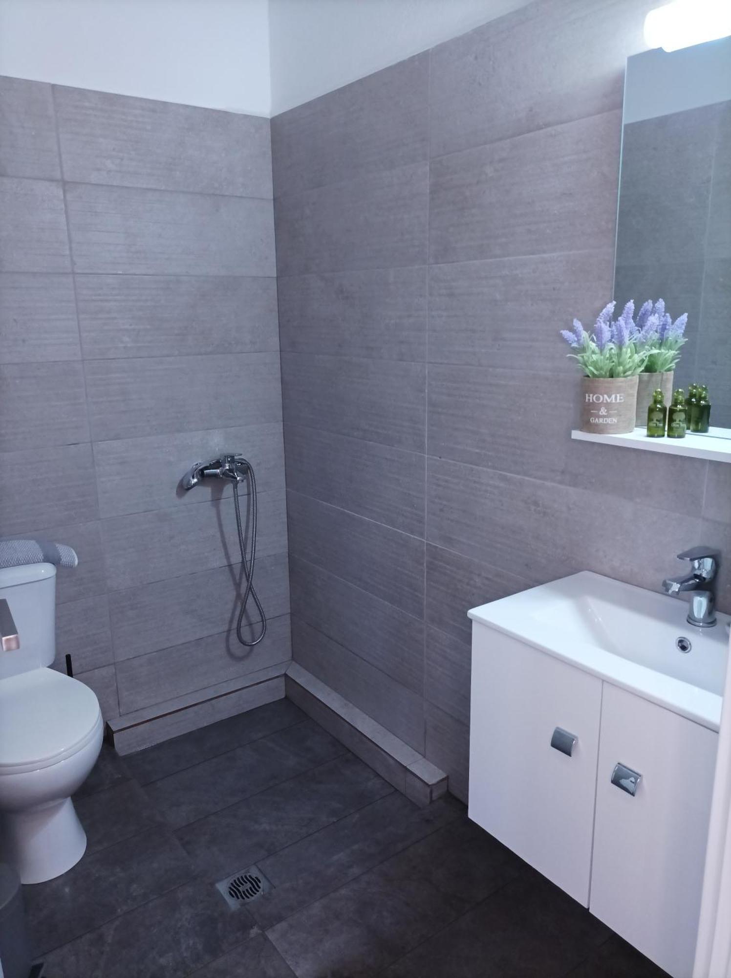 V&E'S Apartments Pigadhia  Zewnętrze zdjęcie