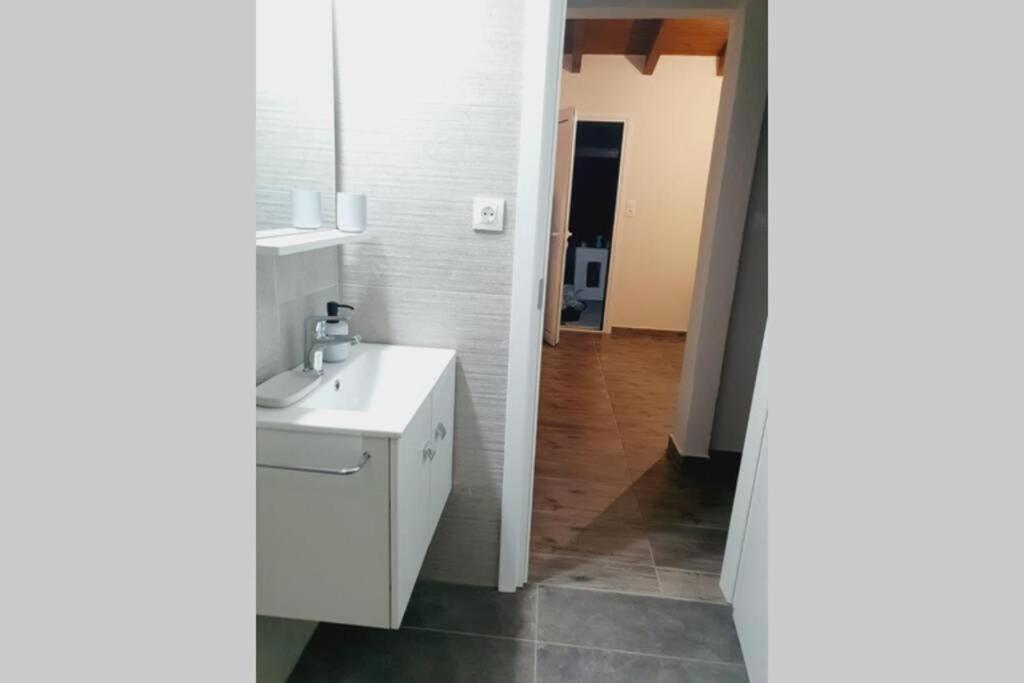 V&E'S Apartments Pigadhia  Zewnętrze zdjęcie